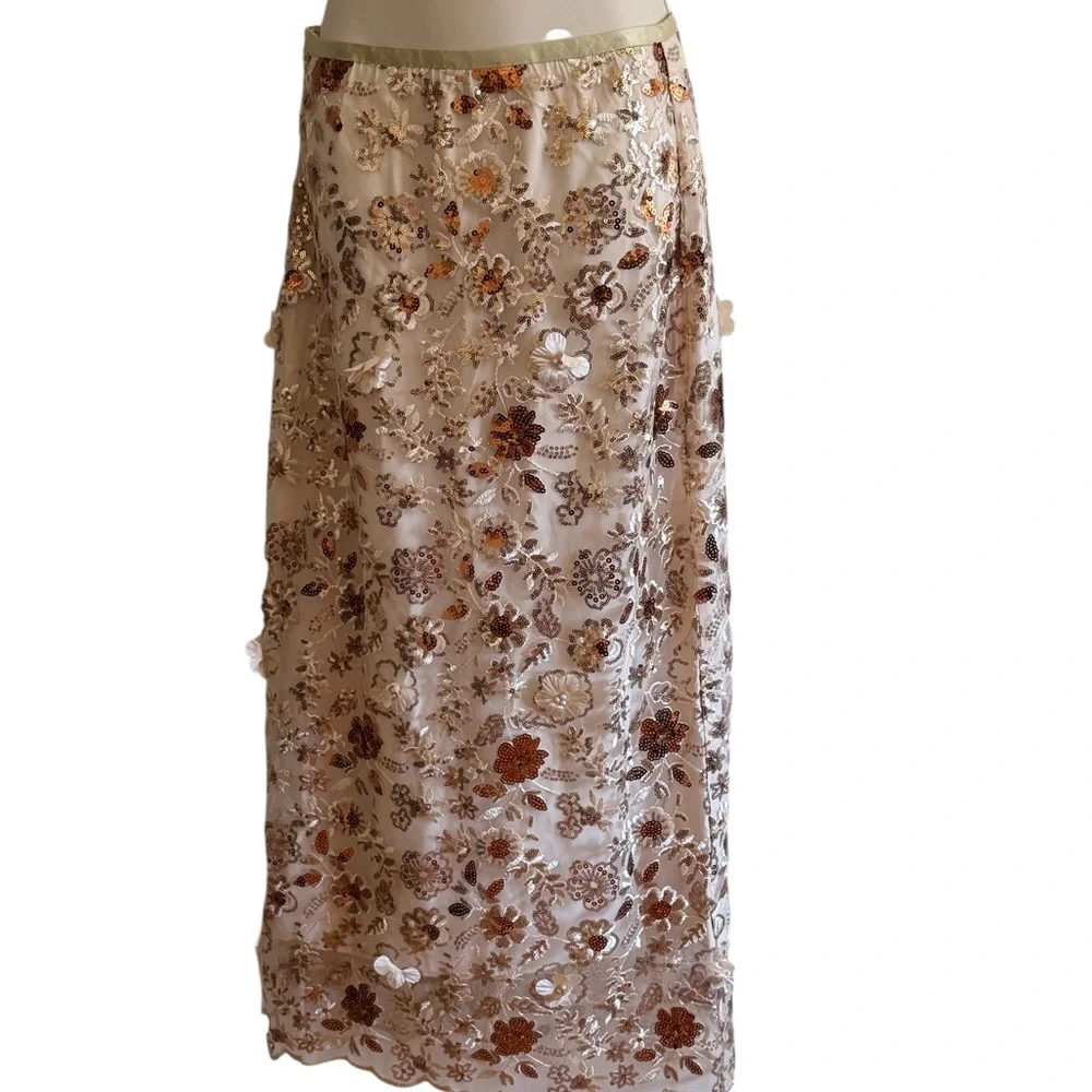 Chic Floral Embroidered Maxi Skirt - Picture 2 of 4